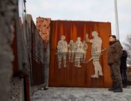 На Донбасі Президент ушанував пам’ять українських захисників, загиблих у боях за Авдіївку