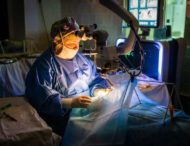 У лікарнях Дніпропетровщини проводять складні офтальмологічні операції