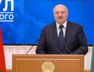 Лукашенко насмішив школярів презентацією “першого білоруського ноутбука”