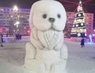 Яка країна, такі й символи: у мережі показали фото дивних снігових скульптур у Росії