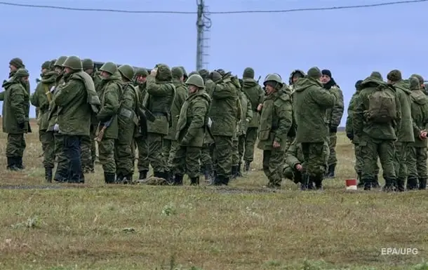 У Криму окупанти видали мобілізованим свічки для захисту на полі бою