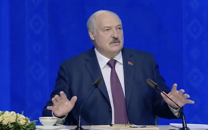 “Дівчатам вибачаю”: Лукашенко видав новий перл про ЛГБТ-спільноту (відео)