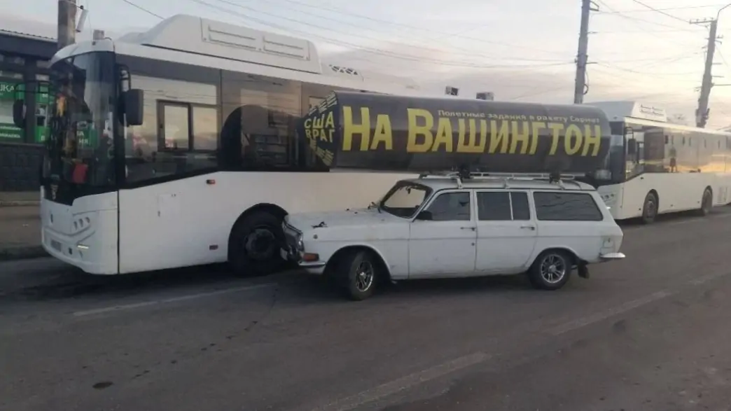 “Автобус за три дні?”: в окупованому Севастополі сталася курйозна ДТП з “ядеркою” (фото)
