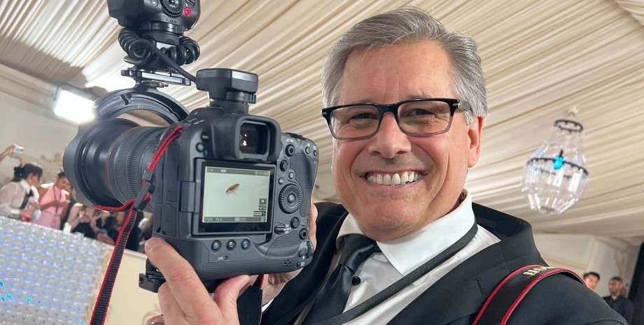 Живий тарган став зіркою килимової доріжки Met Gala 2023 (відео) Живий тарган став зіркою килимової доріжки Met Gala 2023 (відео)