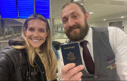 У США бортпровідник почув розмову молодят у літаку і врятував їх медовий місяць У США бортпровідник почув розмову молодят у літаку і врятував їх медовий місяць