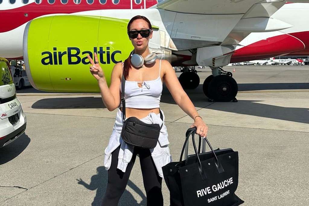 Американку не пускали до літака через гарну зовнішність Американку не пускали до літака через гарну зовнішність