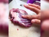 Шматок м’яса “ожив” на обробній дошці та налякав користувачів (відео)