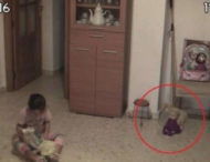 Полтергейст у будинку ворушить ляльку та здуває предмети (відео)
