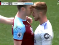 Англійський футболіст отримав жовту картку за поцілунок суперника (відео)
