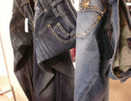 У мережі висміяли джинси за $425 із принтом у вигляді бруду (ФОТО)