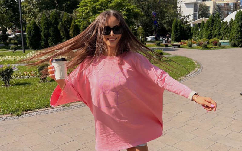 Кумедна Ксенія Мішина розсмішила своєю “невдалою” фотосесією в центрі Києва Кумедна Ксенія Мішина розсмішила своєю “невдалою” фотосесією в центрі Києва