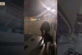 Відео: пасажир втомився чекати і залишив літак, вибравшись на крило