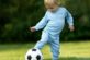 2-річний хлопчик вибіг на поле та став зіркою футбольного матчу (ВІДЕО)