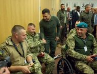 У Нью-Йорку Президент відвідав клініку, де лікуються українські військові, та нагородив захисників