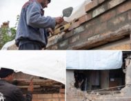 Кожного дня кілька будівельних бригад ведуть роботи з відновлення пошкодженого житла нікопольців