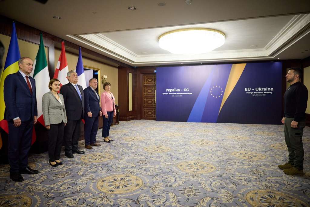 Президент нагородив голів зовнішньополітичних відомств Ірландії, Італії, Румунії, Данії та Франції Президент нагородив голів зовнішньополітичних відомств Ірландії, Італії, Румунії, Данії та Франції