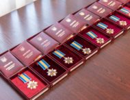 Вісьмом загиблим воїнам-нікопольцям посмертно присвоїли орден “За мужність” III ступеня. Державні нагороди вручили рідним військовослужбовців