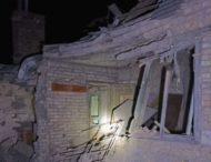 Постраждалі та потрощені будинки: ввечері ворог тричі вгатив по Нікопольщині