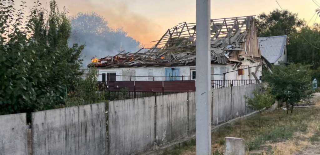Ворог атакував два райони Дніпропетровщини: без жертв, але є руйнування Ворог атакував два райони Дніпропетровщини: без жертв, але є руйнування
