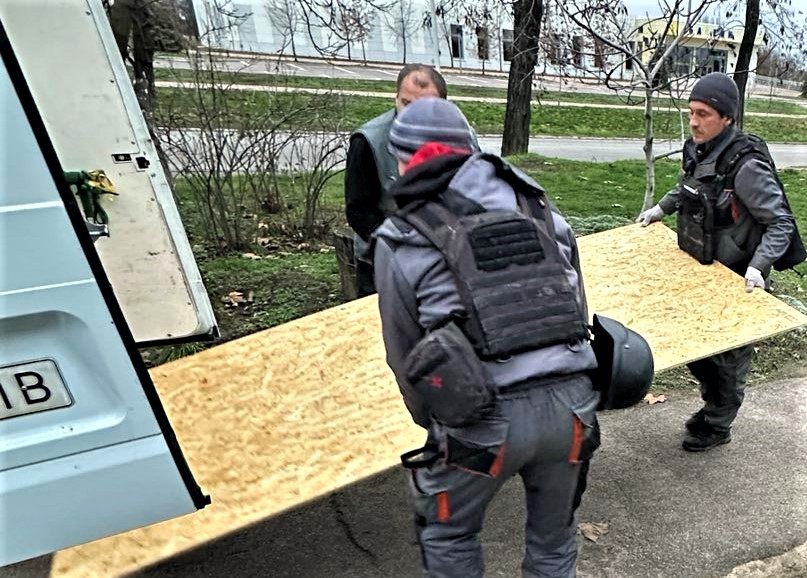 Робота комунальних служб у Нікополі продовжується Робота комунальних служб у Нікополі продовжується