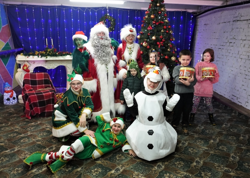 Дітям пільгових категорій вручили новорічні подарунки Дітям пільгових категорій вручили новорічні подарунки