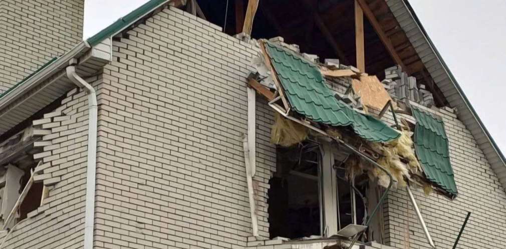 Ворог атакував три райони Дніпропетровщини: є постраждалі Ворог атакував три райони Дніпропетровщини: є постраждалі