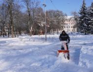 Комунальні служби працюють над усуненням наслідків негоди