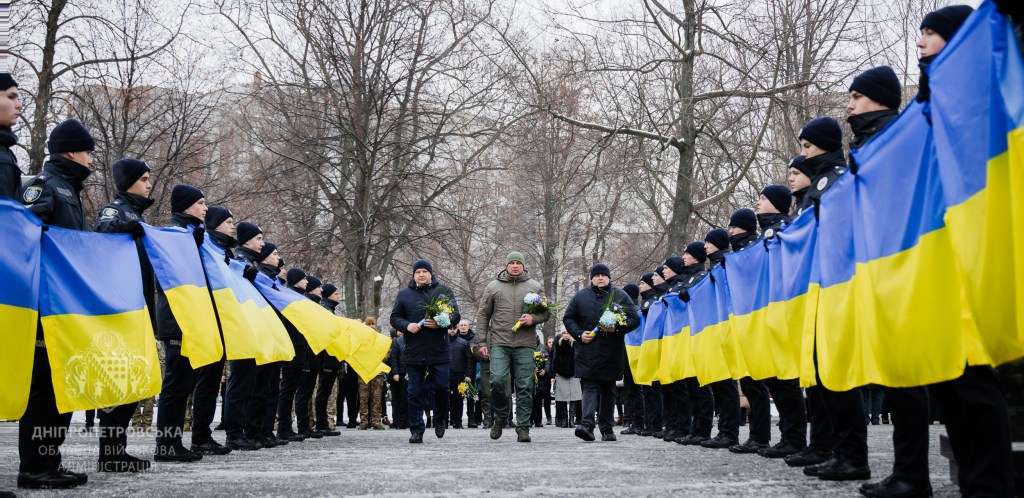 У День Соборності на Дніпропетровщині вшанували пам’ять полеглих воїнів і прочитали молитву за Україну У День Соборності на Дніпропетровщині вшанували пам’ять полеглих воїнів і прочитали молитву за Україну