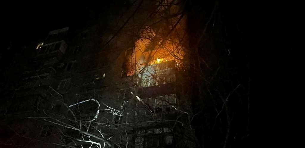 У Кривому Розі внаслідок атаки БпЛА понівечена багатоповерхівка У Кривому Розі внаслідок атаки БпЛА понівечена багатоповерхівка