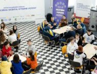 Змагалися, хто більше знає про рідну державу: для молоді й ветеранів області провели інтерактивну гру «Розумна Україна»