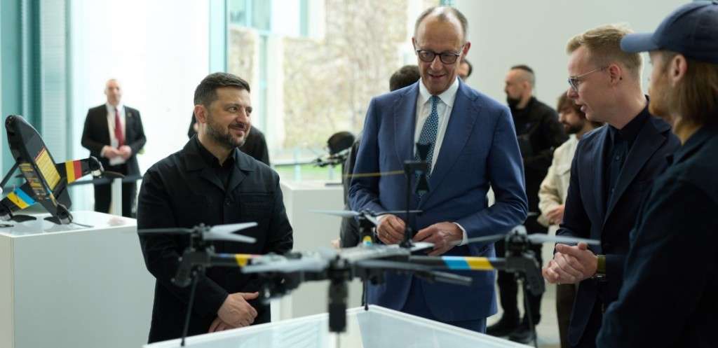 Володимиру Зеленському та Фрідріху Мерцу продемонстрували сім видів дронів, вироблених на українсько-німецьких підприємствах Володимиру Зеленському та Фрідріху Мерцу продемонстрували сім видів дронів, вироблених на українсько-німецьких підприємствах