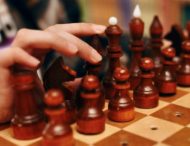 На Дніпропетровщині шаховий гурток, де займаються діти з порушеннями зору, отримав спеціальний інвентар