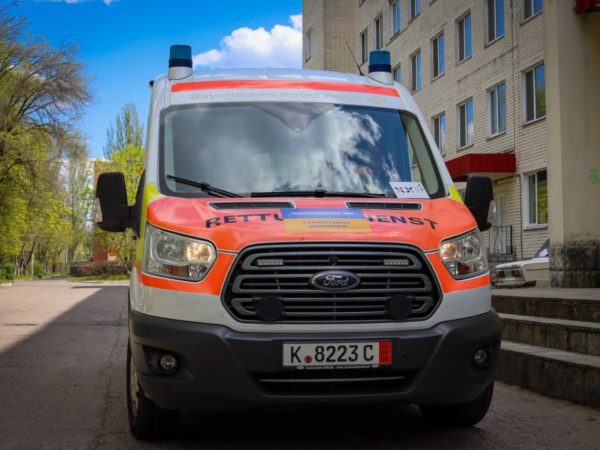 Марганецька лікарня отримала автомобіль швидкої допомоги. (94085)
