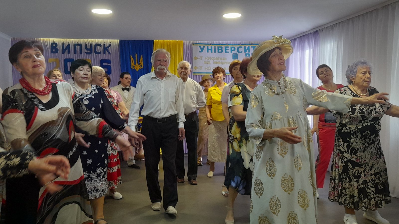 В місті Покров в університеті третього віку пролунав останній дзвінок В місті Покров в університеті третього віку пролунав останній дзвінок