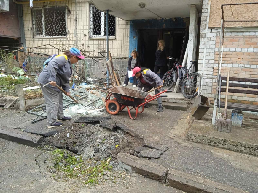Комунальні служби продовжують свою роботу у Нікополі Комунальні служби продовжують свою роботу у Нікополі