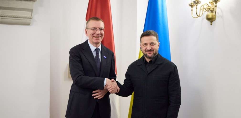 Володимир Зеленський обговорив із Президентом Латвії безпекову співпрацю та євроінтеграцію України Володимир Зеленський обговорив із Президентом Латвії безпекову співпрацю та євроінтеграцію України