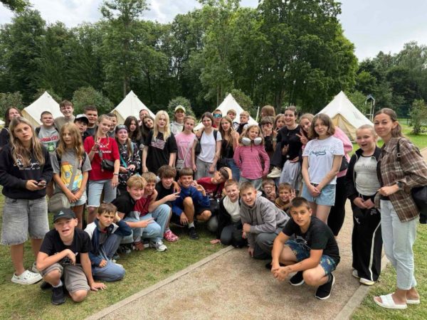 Юні нікопольці повернулися з відпочинку у Литві (96946)