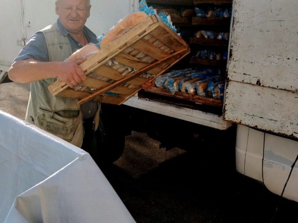 Підтримка жителів прифронтових сіл хлібом триває (97349)