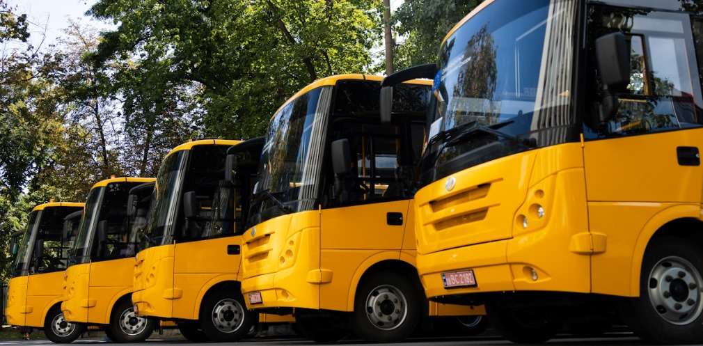 Ще п’ять громад Дніпропетровщини отримали нові шкільні автобуси Ще п’ять громад Дніпропетровщини отримали нові шкільні автобуси
